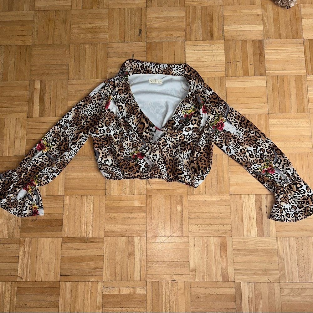 Large Crop top from Cavender’s. 
Great quality.